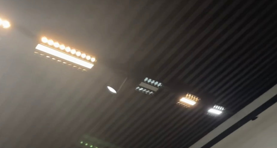 Svitac 新款路軌燈 三面發光 Led (需訂貨)